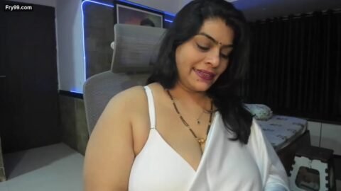 Busty Aunty Tarivishu Big Boobs Licking