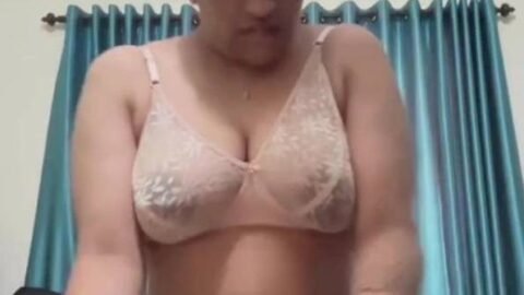 tamil aunty supriya shows big boobs and naked pussy 3